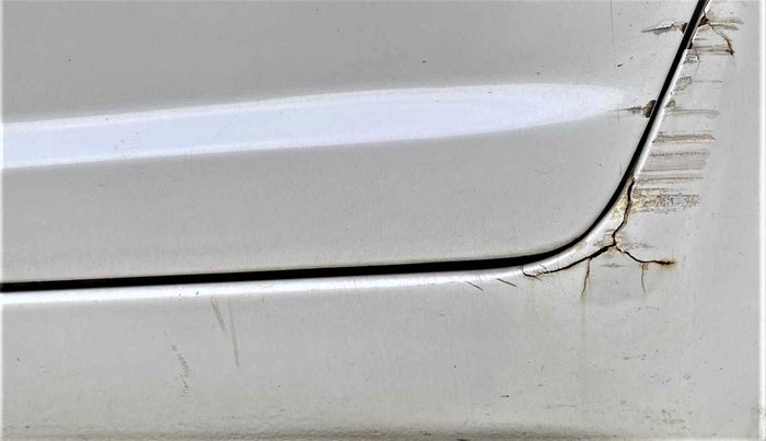 2011 Maruti Swift VDI, Diesel, Manual, 87,743 km, Left running board - Paint has minor damage
