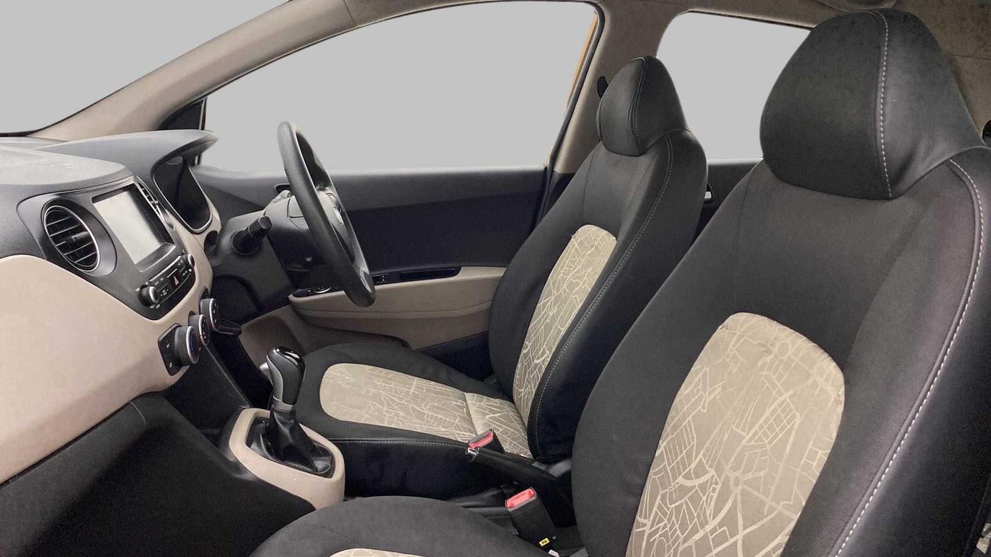 2017 Hyundai Grand i10 SPORTZ (O) AT 1.2 KAPPA VTVT, Petrol, Automatic, 62,750 km, Right Side Front Door Cabin