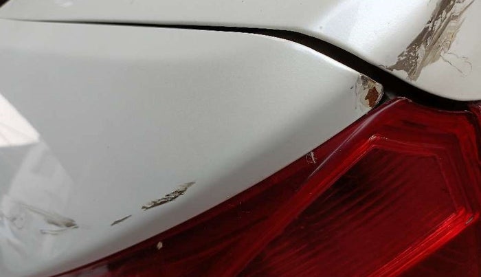 2016 Honda City 1.5L I-DTEC V, Diesel, Manual, 1,18,730 km, Left quarter panel - Rusted