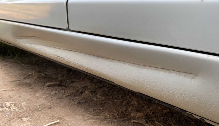 2011 Maruti Swift VXI, Petrol, Manual, 65,851 km, Left running board - Slightly dented