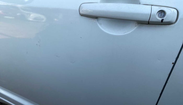 2011 Maruti Swift VXI, Petrol, Manual, 65,851 km, Front passenger door - Slight discoloration