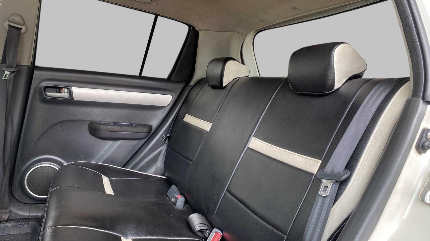 2011 Maruti Swift VXI, Petrol, Manual, 65,851 km, Right Side Rear Door Cabin