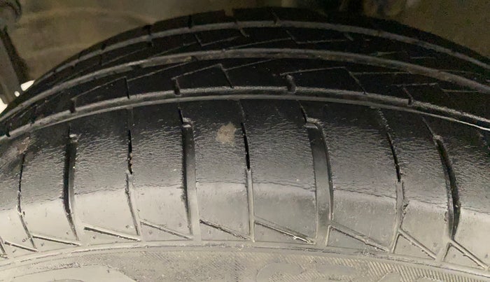 2013 Maruti Wagon R 1.0 VXI, Petrol, Manual, 45,985 km, Left Front Tyre Tread
