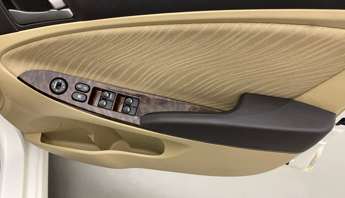 2016 Hyundai Verna 1.6 CRDI S, Diesel, Manual, 65,104 km, Right front window switch / handle - Child Lock not working for windows