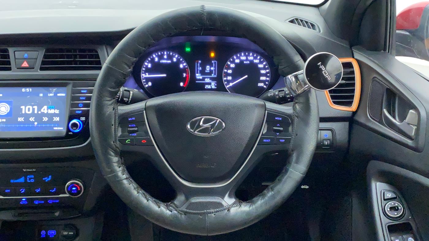 2017 Hyundai Elite i20 ASTA 1.2 DUAL TONE, Petrol, Manual, 25,753 km, Steering Wheel Close Up