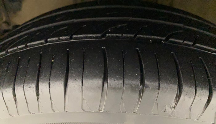 2012 Toyota Etios Liva GD SP, Diesel, Manual, 55,790 km, Left Front Tyre Tread