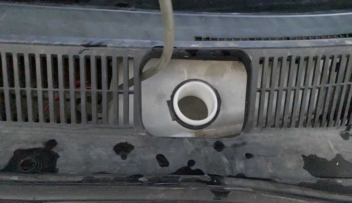 2019 Renault TRIBER RXL MT, Petrol, Manual, 37,166 km, Front windshield - Wiper bottle cap missing