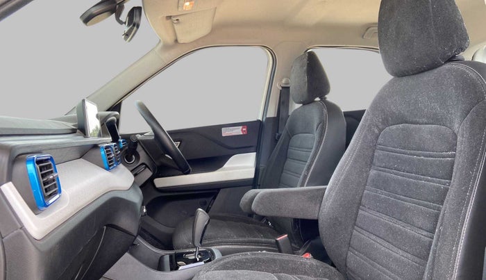 2022 Tata PUNCH CREATIVE AMT 1.2 RTN DUAL TONE, Petrol, Automatic, 28,180 km, Right Side Front Door Cabin