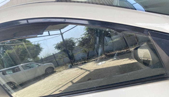 2015 Hyundai Xcent S 1.1 CRDI, Diesel, Manual, 39,210 km, Driver-side door - Door visor damaged