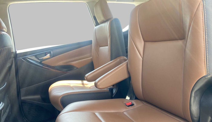 2021 Toyota Innova Crysta 2.4 GX AT 7 STR, Diesel, Automatic, 17,362 km, Right Side Rear Door Cabin