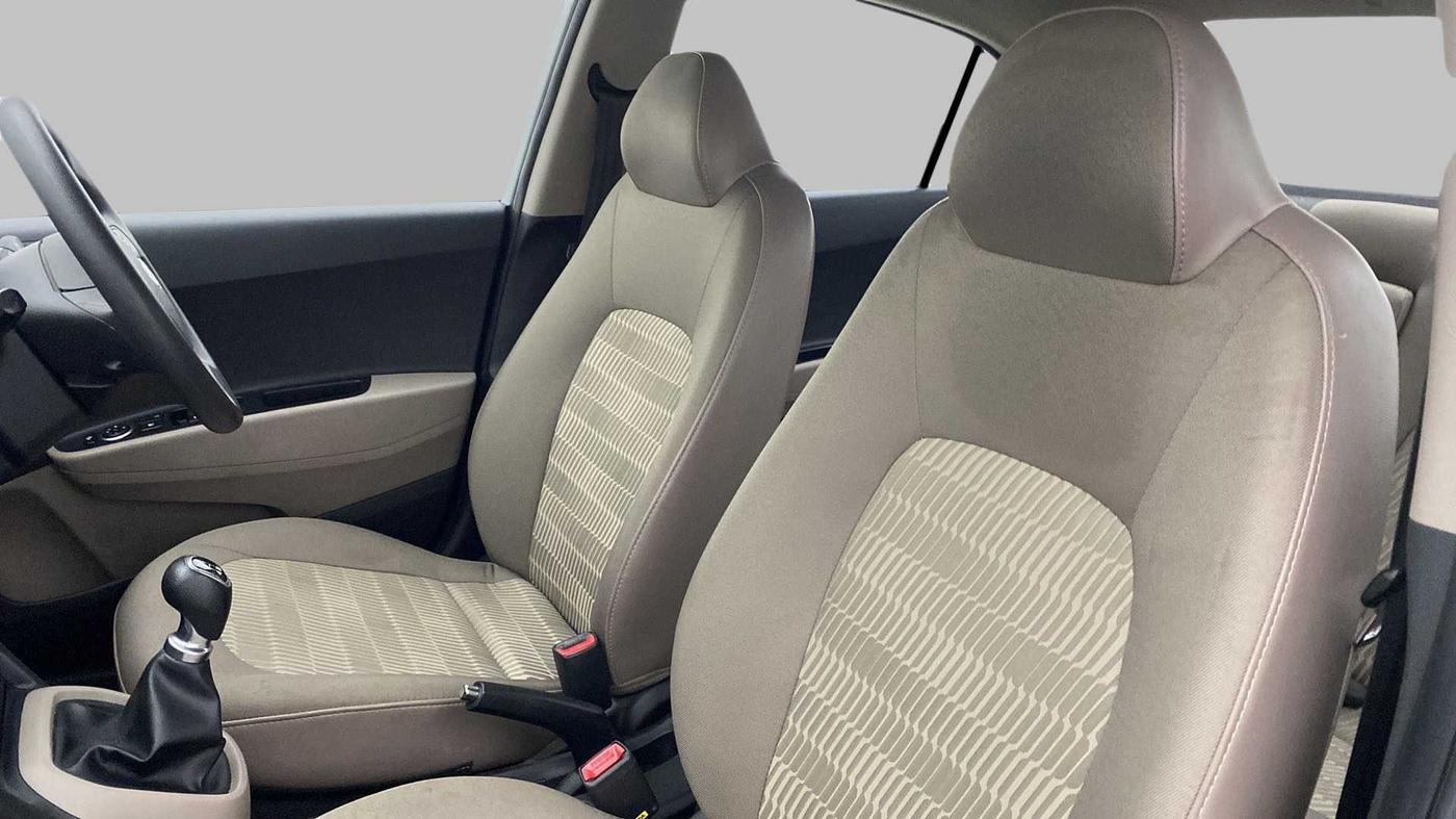 2018 Hyundai Xcent SX 1.2, Petrol, Manual, 31,738 km, Right Side Front Door Cabin