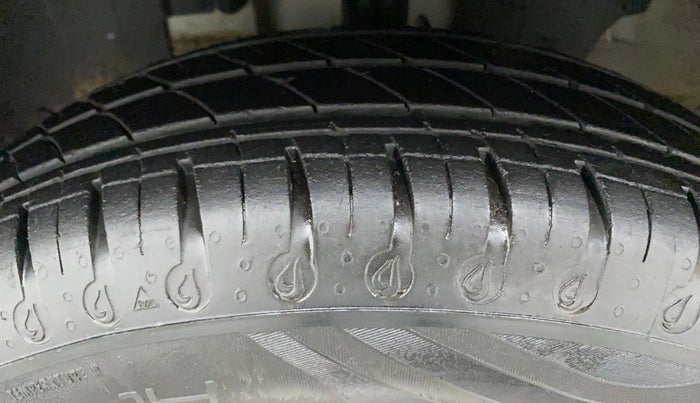 2021 Renault Kwid RXT 1.0 (O), Petrol, Manual, 9,900 km, Left Front Tyre Tread
