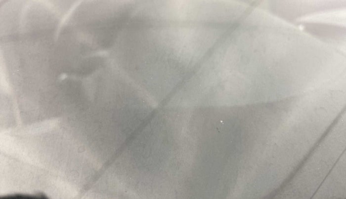 2019 Mahindra XUV300 W8 1.2 PETROL, Petrol, Manual, 34,177 km, Front windshield - Minor spot on windshield