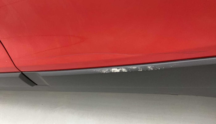 2019 Mahindra XUV300 W8 1.2 PETROL, Petrol, Manual, 34,177 km, Rear left door - Minor scratches