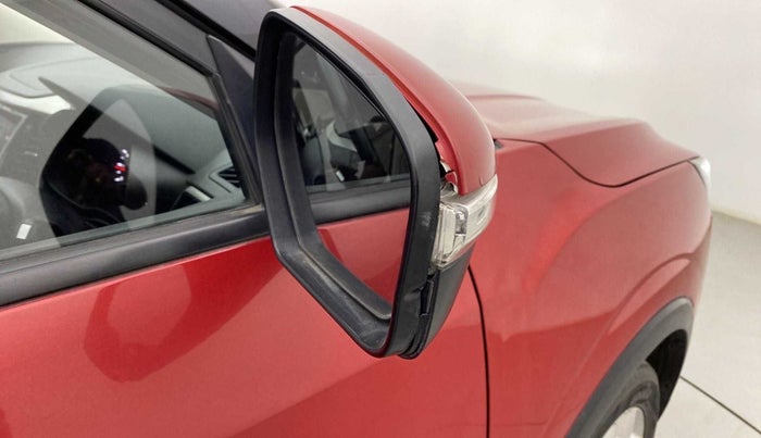 2019 Mahindra XUV300 W8 1.2 PETROL, Petrol, Manual, 34,177 km, Right rear-view mirror - Indicator light has minor damage
