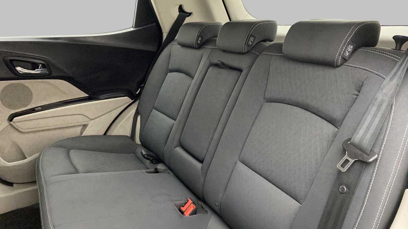 2019 Mahindra XUV300 W8 1.2 PETROL, Petrol, Manual, 34,177 km, Right Side Rear Door Cabin