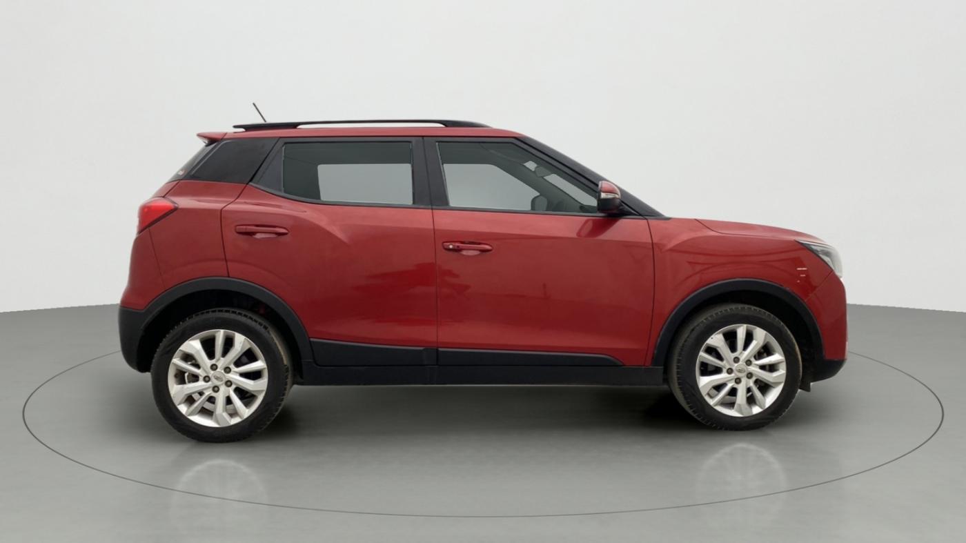 2019 Mahindra XUV300 W8 1.2 PETROL, Petrol, Manual, 34,177 km, Right Side View