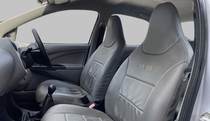 2011 Toyota Etios G, Petrol, Manual, 60,404 km, Right Side Front Door Cabin