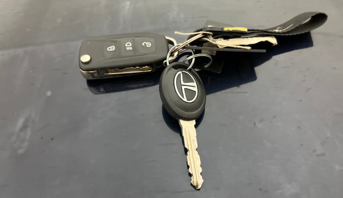 2019 Tata TIGOR XZ PLUS PETROL, Petrol, Manual, 1,05,743 km, Key Close Up