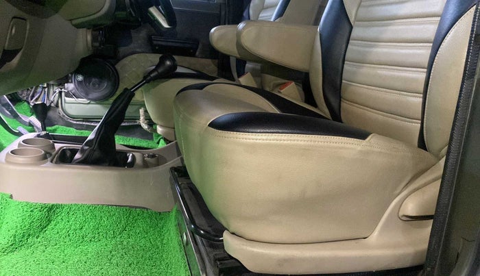 2019 Mahindra Thar CRDE 4X4 AC, Diesel, Manual, 62,180 km, Front left seat (passenger seat) - Seat adjuster not functional