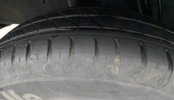 2021 Renault Kwid CLIMBER 1.0 (O), Petrol, Manual, 47,764 km, Right Rear Tyre Tread