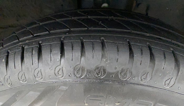 2021 Renault Kwid CLIMBER 1.0 (O), Petrol, Manual, 47,764 km, Right Front Tyre Tread