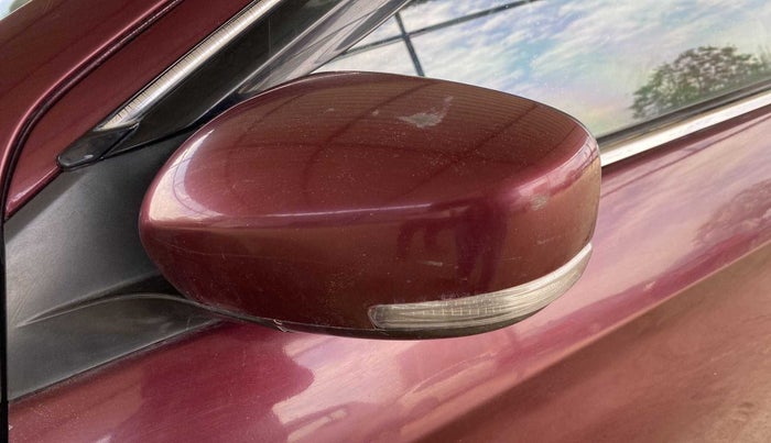 2015 Maruti Ciaz ZDI, Diesel, Manual, 1,15,516 km, Left rear-view mirror - Mirror movement not proper