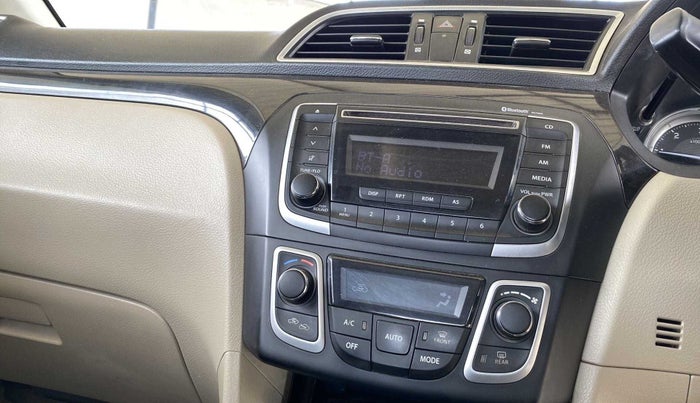 2015 Maruti Ciaz ZDI, Diesel, Manual, 1,15,516 km, Infotainment system - Button has minor damage
