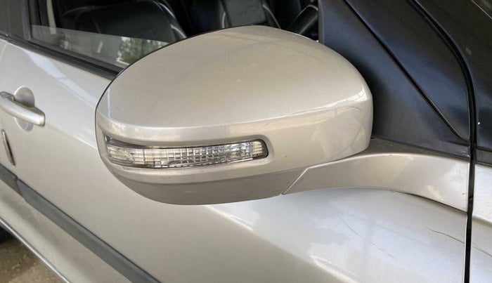 2014 Maruti Swift VXI, Petrol, Manual, 60,574 km, Right rear-view mirror - Indicator light has minor damage