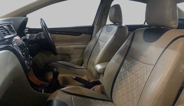 2017 Maruti Ciaz DELTA 1.4 MT PETROL, Petrol, Manual, 48,094 km, Right Side Front Door Cabin