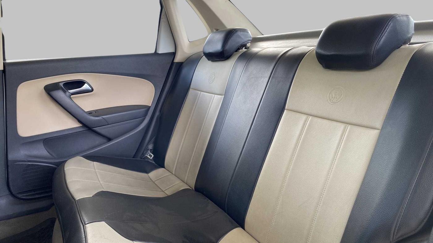 2017 Volkswagen Ameo COMFORTLINE 1.5 AT, Diesel, Automatic, 1,18,954 km, Right Side Rear Door Cabin