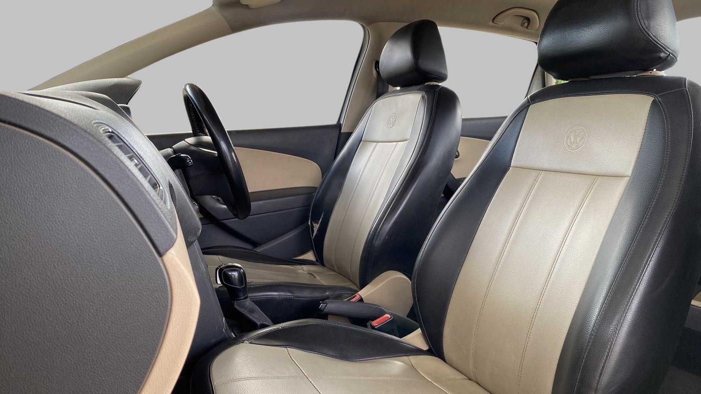 2017 Volkswagen Ameo COMFORTLINE 1.5 AT, Diesel, Automatic, 1,18,954 km, Right Side Front Door Cabin