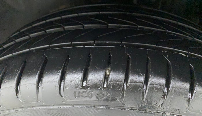 2016 Volkswagen Vento HIGHLINE DIESEL 1.5, Diesel, Manual, 1,14,827 km, Left Rear Tyre Tread