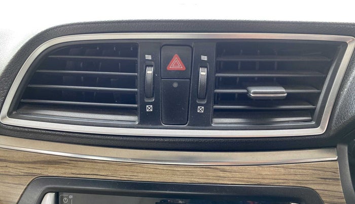 2018 Maruti Ciaz ALPHA  AT 1.5 SHVS PETROL, Petrol, Automatic, 58,132 km, AC Unit - Front vent has minor damage