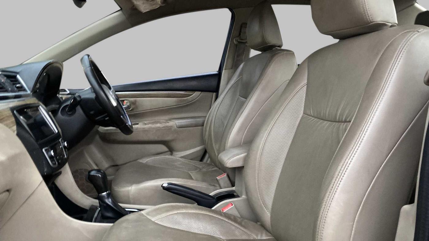 2018 Maruti Ciaz ALPHA  AT 1.5 SHVS PETROL, Petrol, Automatic, 58,132 km, Right Side Front Door Cabin