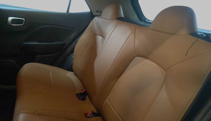 2020 Hyundai VENUE S 1.2, Petrol, Manual, 77,547 km, Right Side Rear Door Cabin