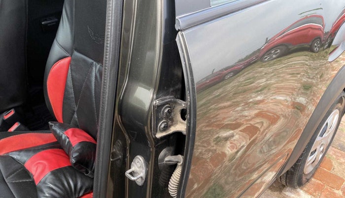2019 Renault Kwid RXT 1.0 (O), Petrol, Manual, 52,349 km, Left B pillar - Slightly dented