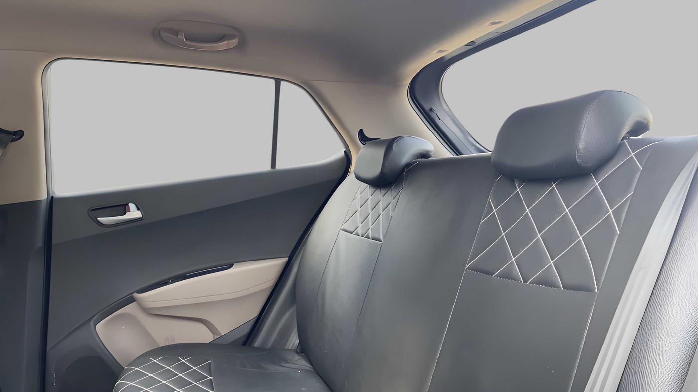 2016 Hyundai Grand i10 ASTA (O) AT 1.2 KAPPA VTVT, Petrol, Automatic, 30,527 km, Right Side Rear Door Cabin