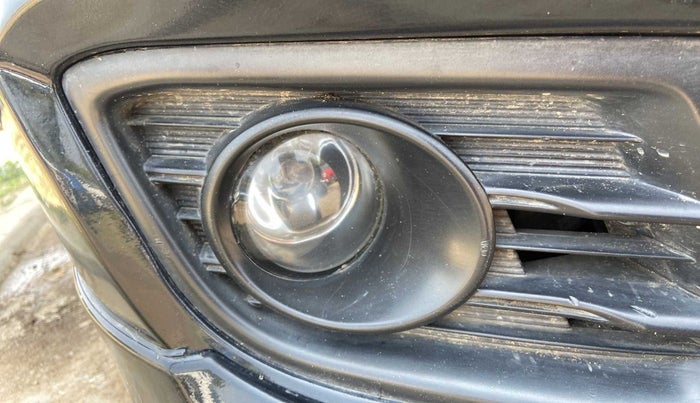 2017 Maruti Ciaz S 1.4 MT PETROL, Petrol, Manual, 54,291 km, Right fog light - Not working