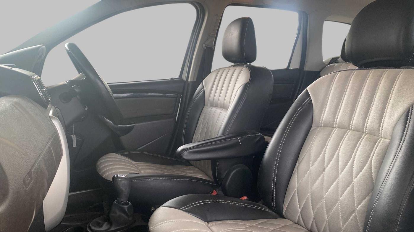 2017 Nissan Terrano XV D PREMIUM AMT, Diesel, Automatic, 1,19,803 km, Right Side Front Door Cabin