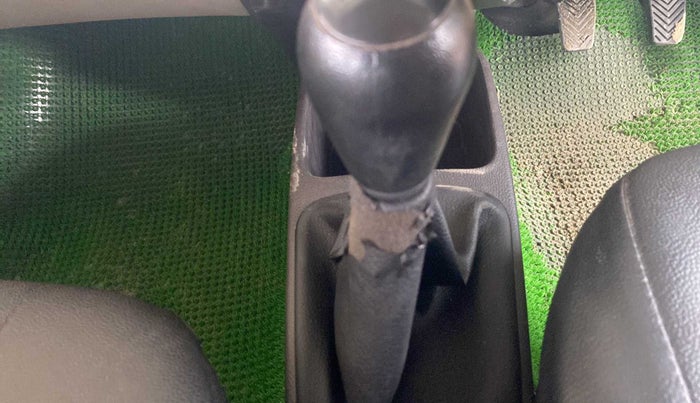 2018 Hyundai Eon ERA +, Petrol, Manual, 22,978 km, Gear lever - Boot cover slightly torn