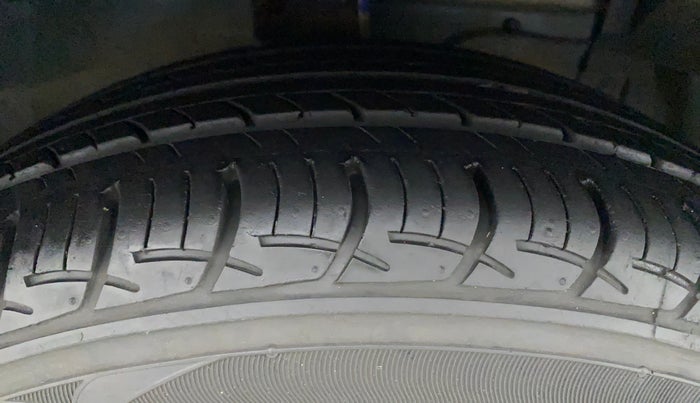 2020 Maruti Ciaz DELTA 1.5 SHVS MT PETROL, Petrol, Manual, 11,472 km, Right Front Tyre Tread