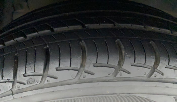 2020 Maruti Ciaz DELTA 1.5 SHVS MT PETROL, Petrol, Manual, 11,472 km, Left Front Tyre Tread