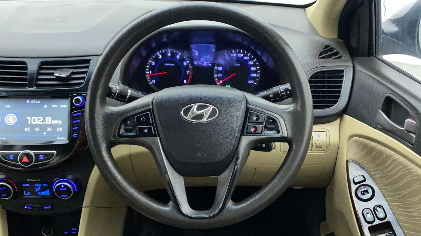 2016 Hyundai Verna FLUIDIC 4S 1.6 VTVT SX, Petrol, Manual, 41,110 km, Steering Wheel Close Up