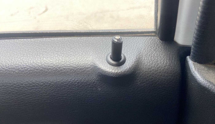 2021 Maruti Alto VXI, Petrol, Manual, 22,335 km, Lock system - Door lock knob has minor damage