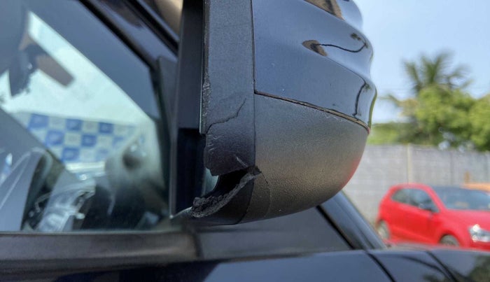 2016 Mahindra Kuv100 K4 PLUS 6 STR, Petrol, Manual, 59,804 km, Right rear-view mirror - Cover has minor damage