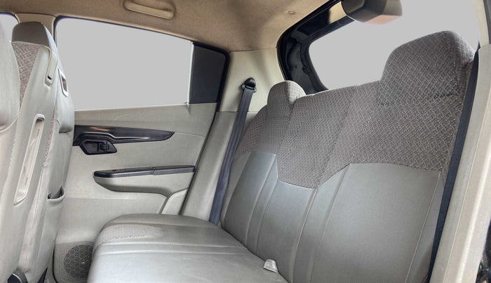 2016 Mahindra Kuv100 K4 PLUS 6 STR, Petrol, Manual, 59,804 km, Right Side Rear Door Cabin