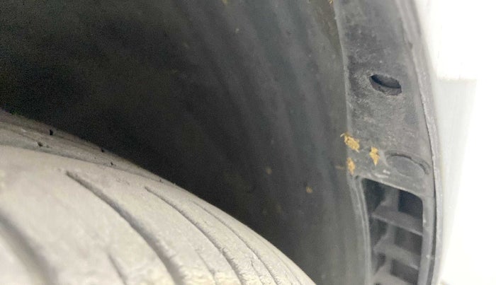 2016 Hyundai New Elantra 2.0 SX(O) AT PETROL, Petrol, Automatic, 41,487 km, Left fender - Lining loose