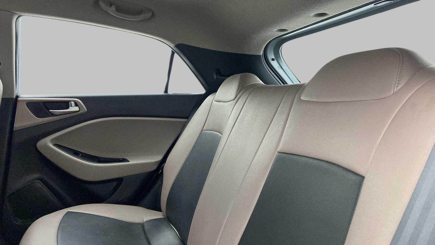 2020 Hyundai Elite i20 SPORTZ PLUS 1.2, Petrol, Manual, 51,216 km, Right Side Rear Door Cabin