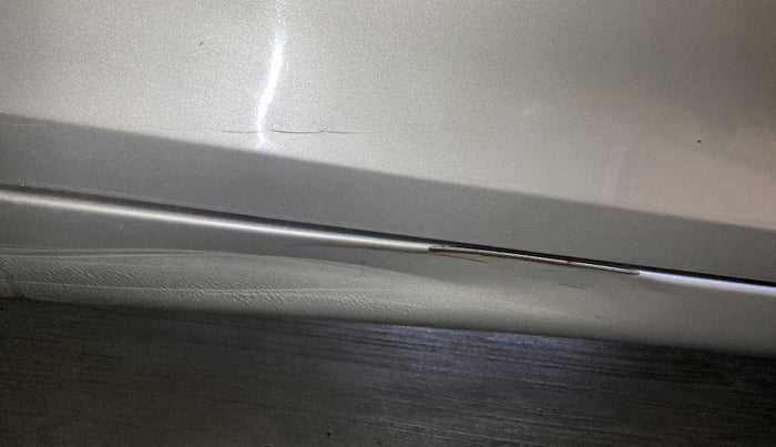 2012 Maruti Swift VXI, Petrol, Manual, 1,02,912 km, Right running board - Slightly dented
